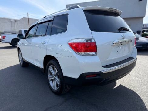 Used 2012 Toyota Highlander Limited w/ Tow Pkg FWD image 5