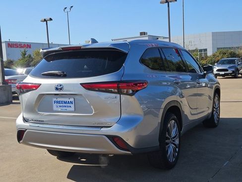 Used 2021 Toyota Highlander Platinum image 5