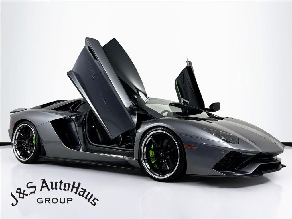 Used 2018 Lamborghini Aventador S AWD/4WD image 1