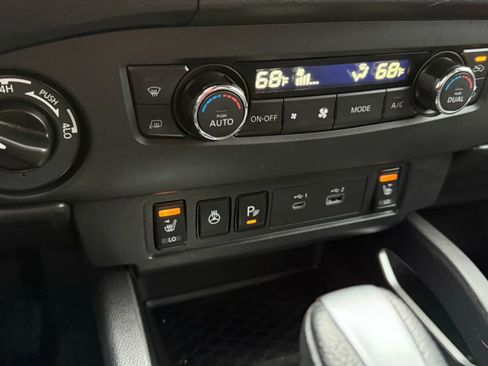 Used 2023 Nissan Frontier SV w/ SV Convenience Package AWD/4WD image 24