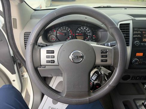 Used 2014 Nissan Frontier SV w/ SV Value Truck Package RWD image 3