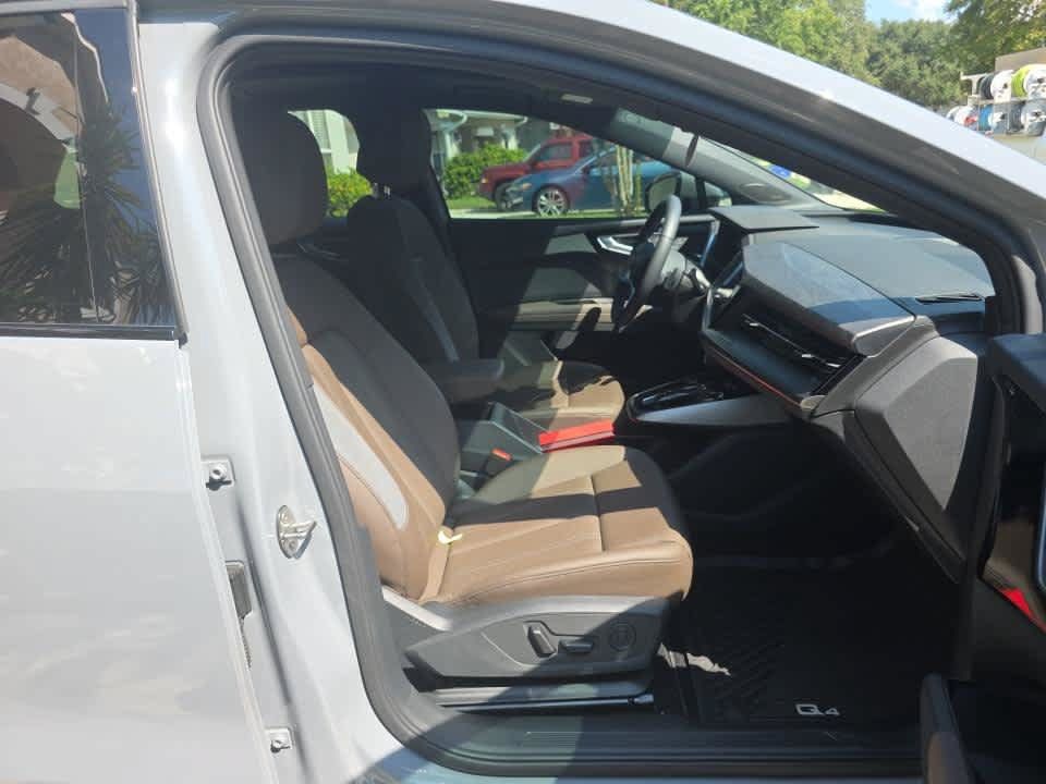 Used 2025 Audi Q4 e-tron Premium Plus w/ Premium Plus RWD image 9