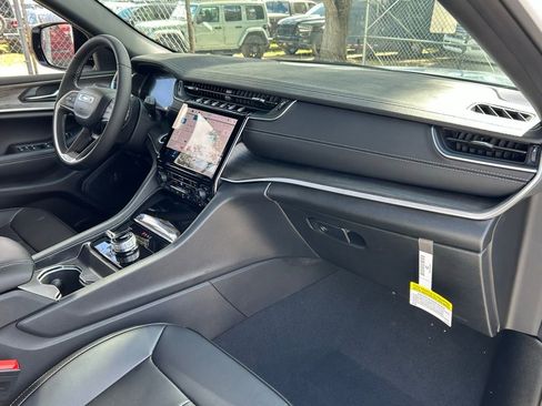 New 2025 Jeep Grand Cherokee L Limited w/ Black Appearance Package image 29