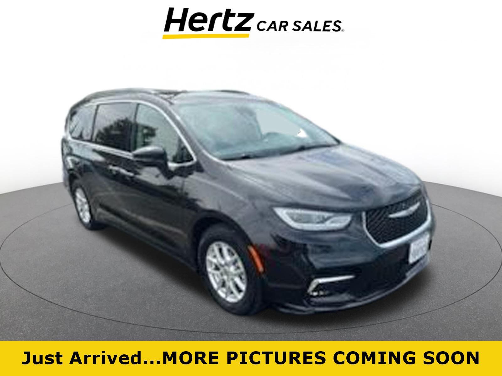 Used 2022 Chrysler Pacifica Touring-L FWD image 1
