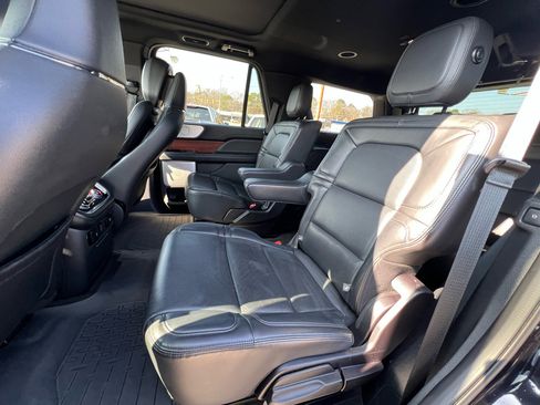 Used 2020 Lincoln Navigator Reserve w/ Luxury Package image 27