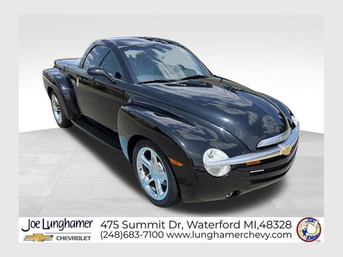 Used 2004 Chevrolet SSR RWD image 1