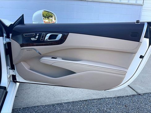 Used 2014 Mercedes-Benz SL 550 image 29