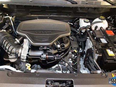 Certified 2025 Cadillac XT6 Premium Luxury image 3