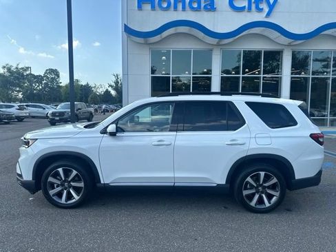Used 2024 Honda Pilot Touring image 5