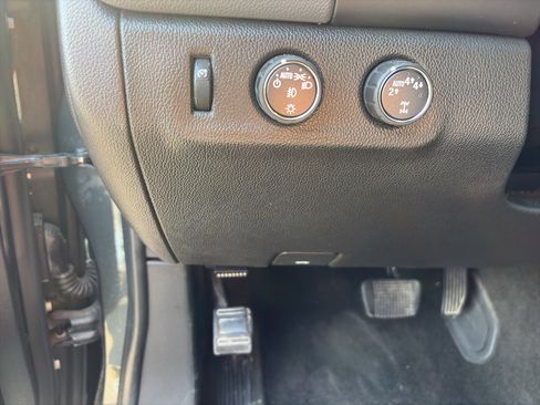 Used 2017 Chevrolet Colorado Z71 AWD/4WD image 13
