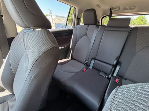 Used 2025 Toyota Highlander LE FWD image 42