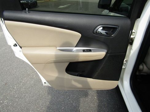 Used 2014 Dodge Journey SXT w/ Quick Order Package 22C FWD image 15
