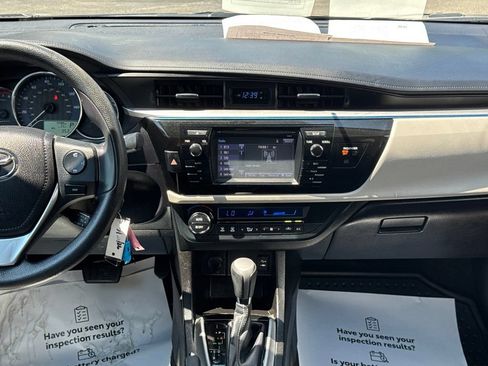 Used 2016 Toyota Corolla LE FWD image 18