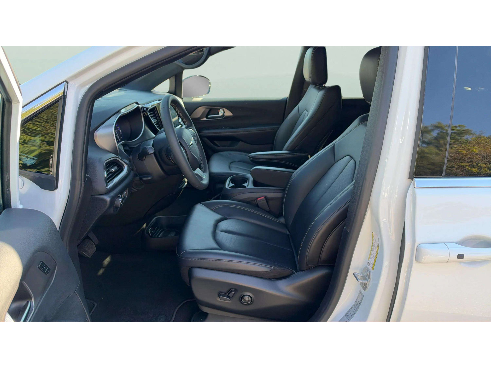 Used 2026 Chrysler Pacifica Select FWD image 11