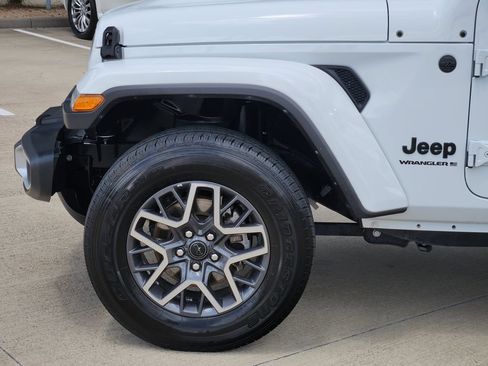 Used 2025 Jeep Wrangler Unlimited Sahara AWD/4WD image 8