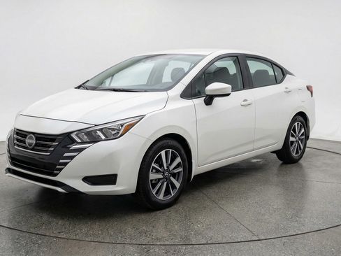 Used 2025 Nissan Versa SV FWD image 3