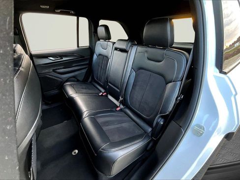 Used 2023 Jeep Grand Cherokee Altitude image 26