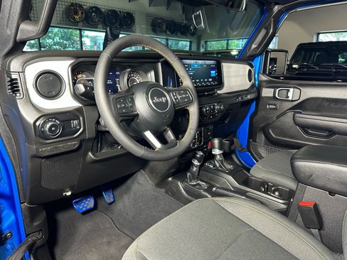 Used 2024 Jeep Wrangler Unlimited Sport image 15