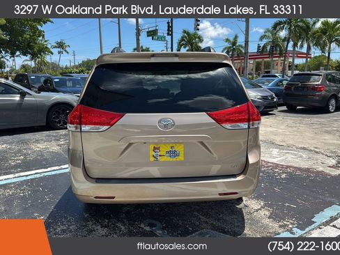 Used 2012 Toyota Sienna LE FWD image 10