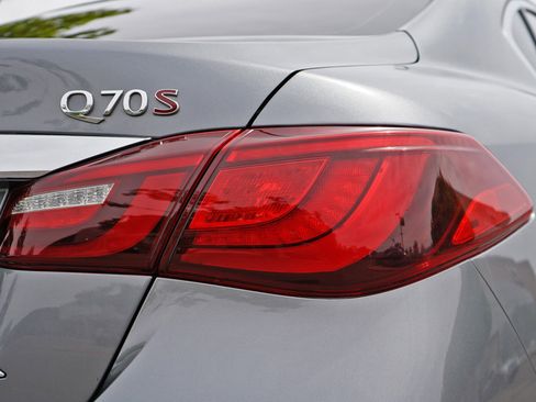 Used 2017 INFINITI Q70 3.7 w/ Technology Package AWD/4WD image 13