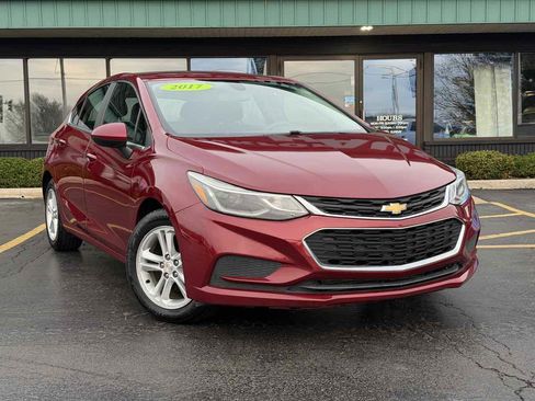 Used 2017 Chevrolet Cruze LT FWD image 2