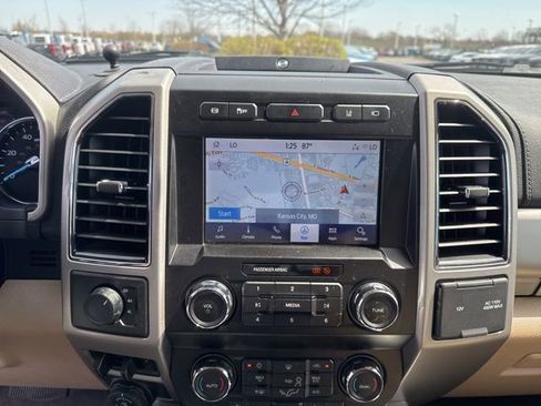 Used 2020 Ford F350 Lariat w/ Chrome Package image 17