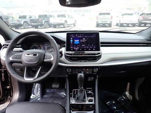 Certified 2023 Jeep Compass Limited AWD/4WD image 16