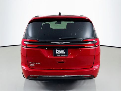 New 2026 Chrysler Pacifica Select image 6