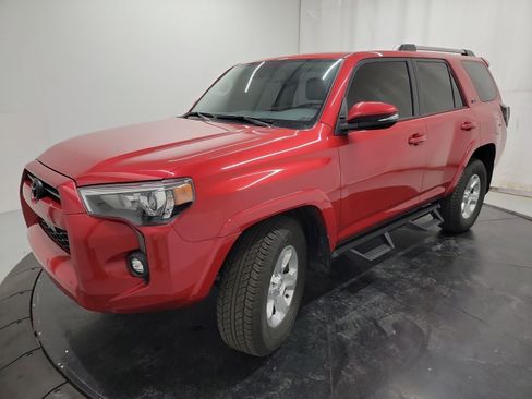 Used 2023 Toyota 4Runner SR5 Premium w/ Moonroof Package RWD image 3