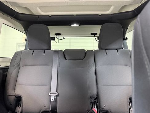 Used 2018 Jeep Wrangler Unlimited Sport S AWD/4WD image 15