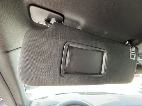 Used 2025 Land Rover Discovery S image 25