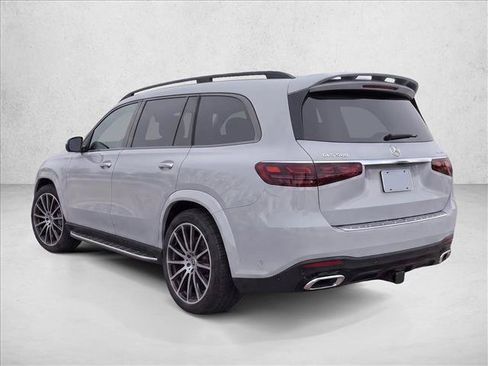 Used 2024 Mercedes-Benz GLS 580 4MATIC image 5