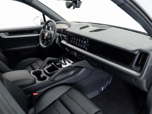 New 2025 Porsche Cayenne image 22
