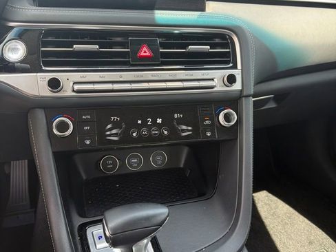 Used 2025 Genesis G70 2.5T RWD image 13