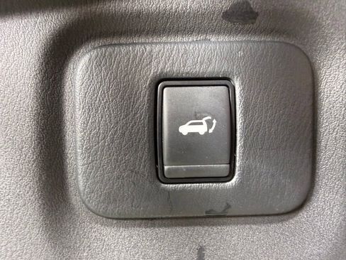 Used 2019 Nissan Pathfinder SL FWD image 15