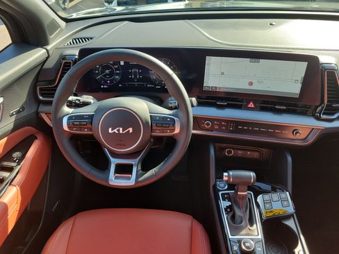 Certified 2025 Kia Sportage SX image 19