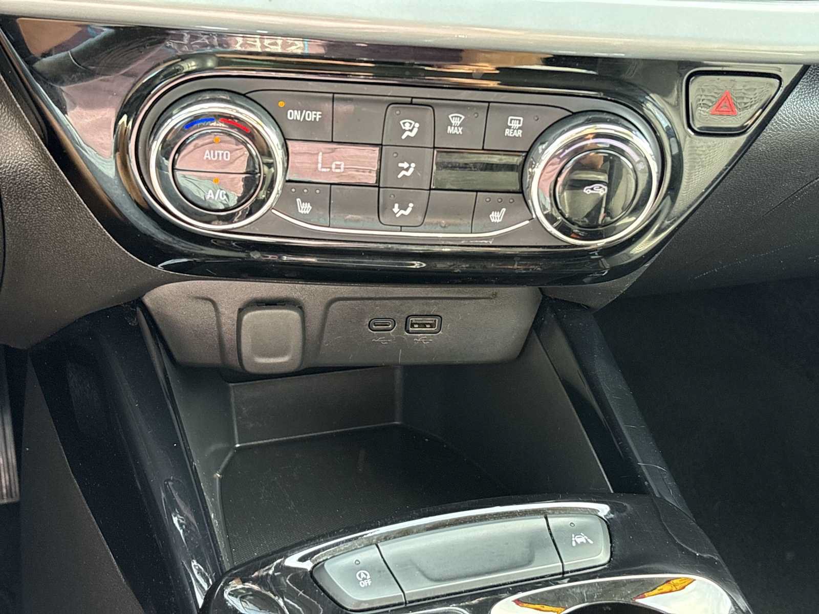 Used 2024 Chevrolet Trax LT w/ Driver Confidence Package FWD image 17