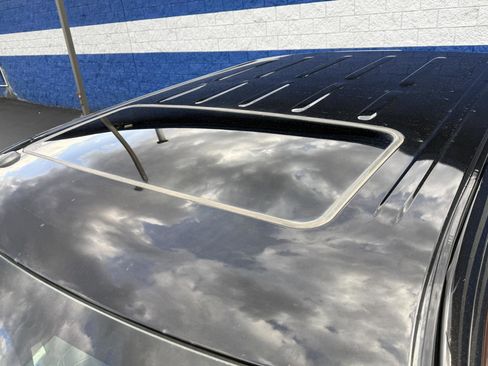 Used 2012 Ford F150 Lariat w/ Lariat Chrome Pkg image 6