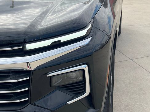 Used 2025 Chevrolet Traverse LT image 4