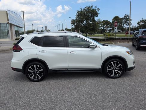 Used 2019 Nissan Rogue SL w/ Premium Package FWD image 4