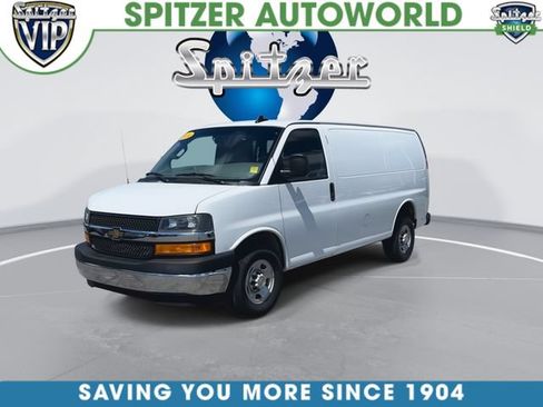 Used 2024 Chevrolet Express 2500 w/ Driver Convenience Package RWD image 4