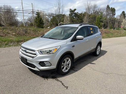 Used 2019 Ford Escape SEL image 1