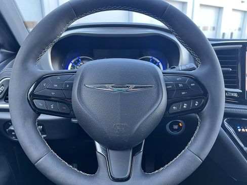 Used 2024 Chrysler Pacifica Limited image 22