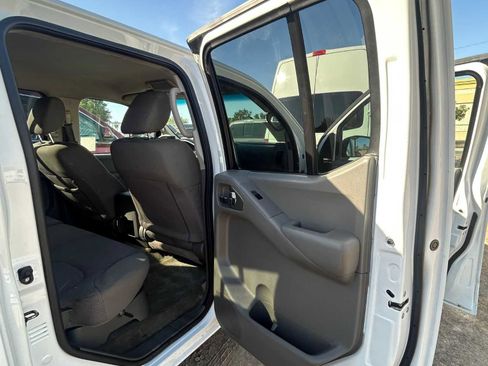 Used 2016 Nissan Frontier SV w/ SV Value Truck Package AWD/4WD image 24