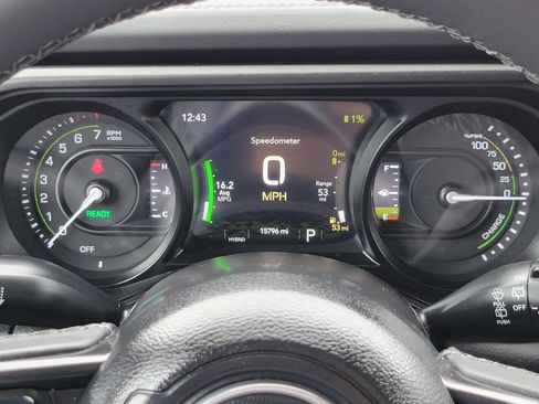 Used 2025 Jeep Wrangler Unlimited Rubicon 4xe w/ Convenience Group AWD/4WD image 9