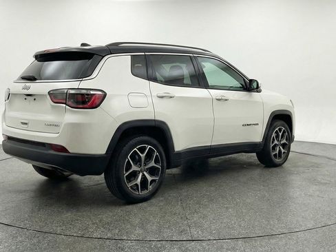 Used 2025 Jeep Compass Limited image 9