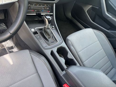 Used 2025 Volkswagen Jetta SE FWD image 43