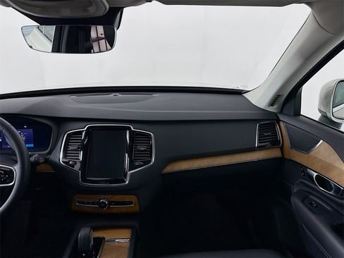 Used 2023 Volvo XC90 B5 Plus w/ Protection Package Premier image 23