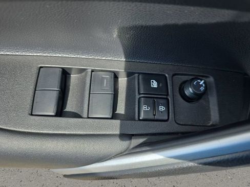 Used 2025 Toyota Corolla Cross L FWD image 28