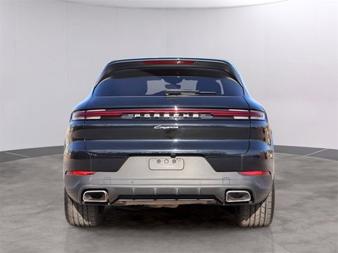 Used 2025 Porsche Cayenne w/ Premium Package image 7